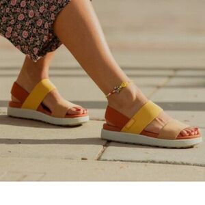 Keen Elle Backstrap stretchy open toe strappy sandals